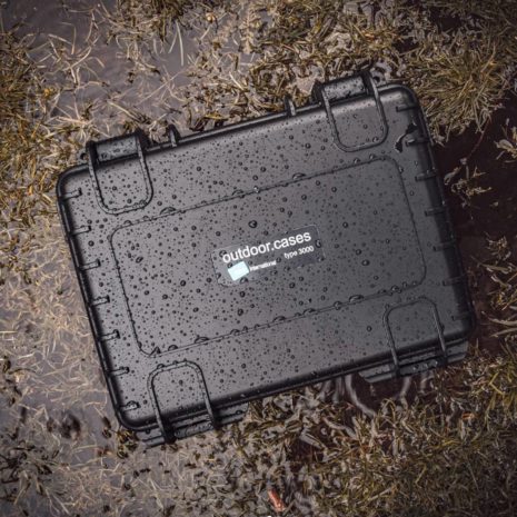 1060w B&W Outdoorcase Lifestyle4 1060w B&W Outdoorcase Lifestyle4