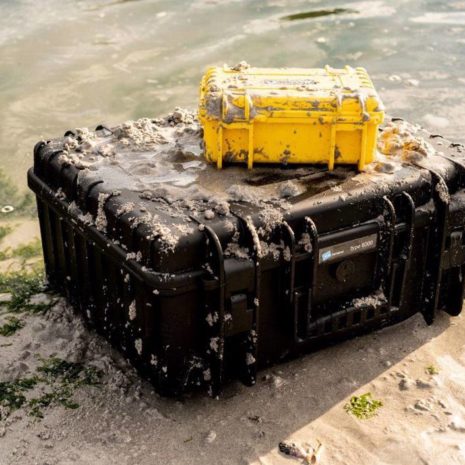 1060w B&W Outdoorcase Lifestyle7 1060w B&W Outdoorcase Lifestyle7