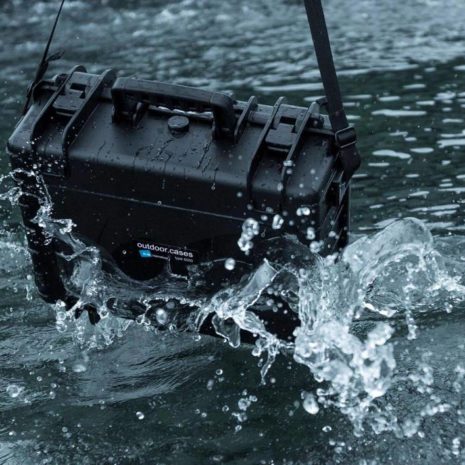 1060w B&W Outdoorcase Lifestyle8 1060w B&W Outdoorcase Lifestyle8